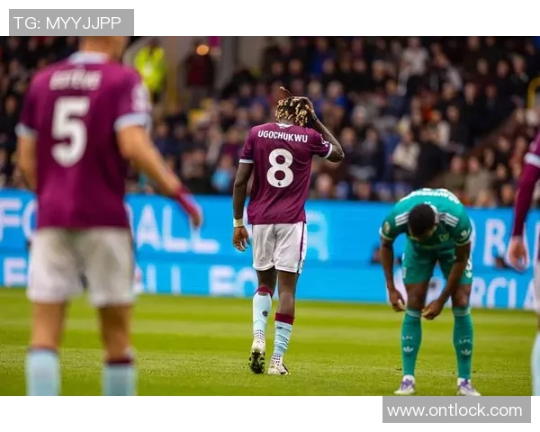 英超焦点战巴萨逆转皇马乌龙球引发争议判罚全场沸腾